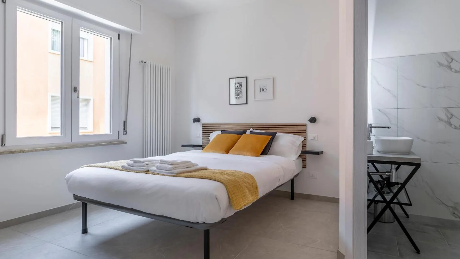 Shiny Rooms Verona 0*,